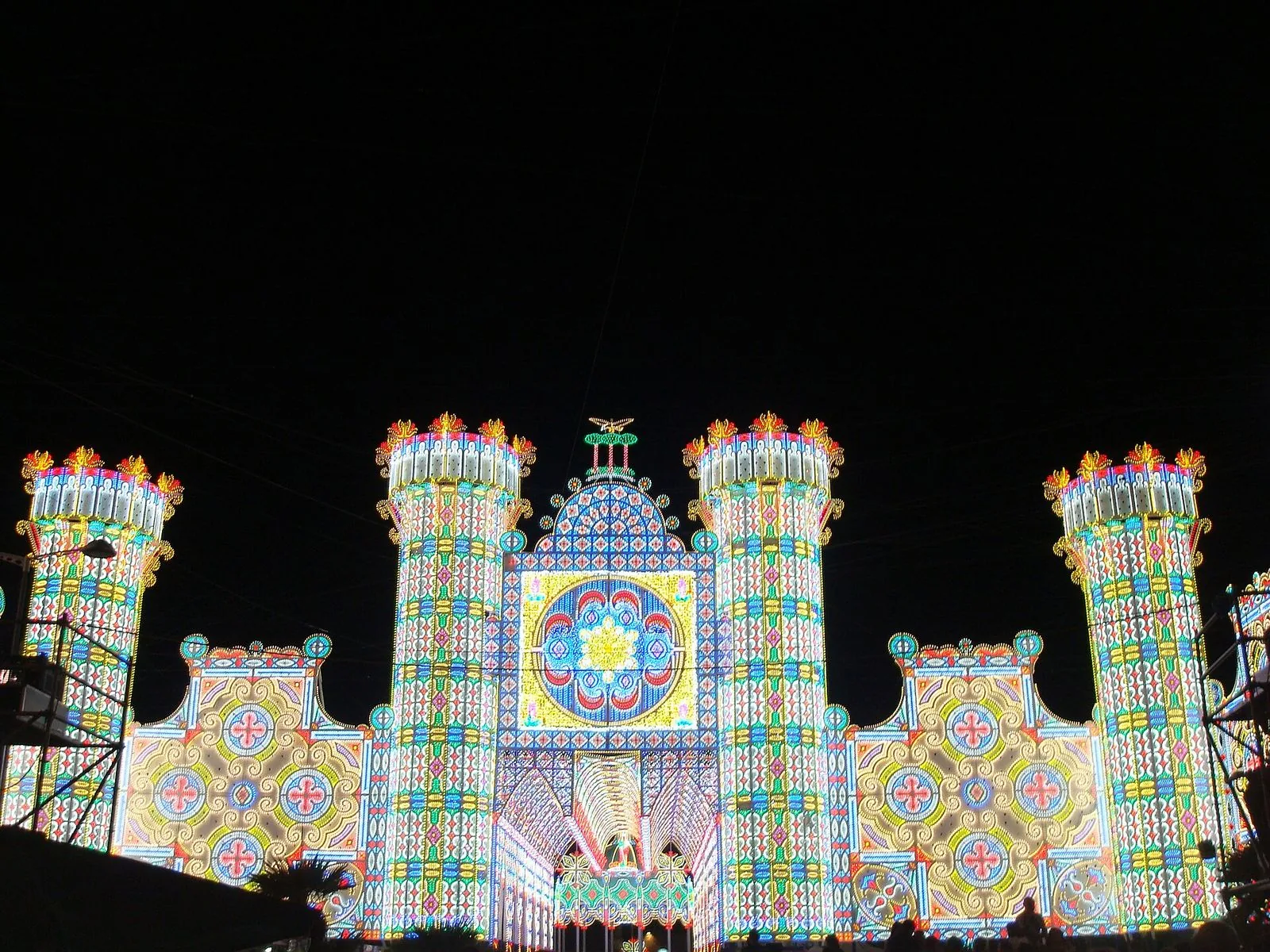 Luminarie e sagre: l'estate delle feste patronali salentine
